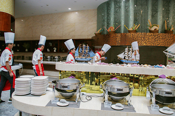 学生参观酒店餐厅