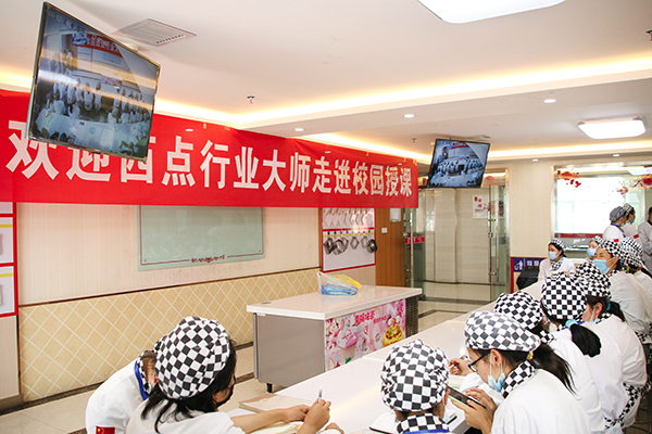 大师进校授课