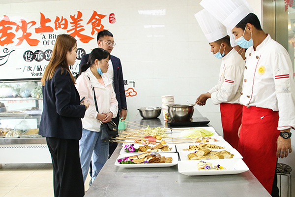 创业狂欢季 美食品鉴会