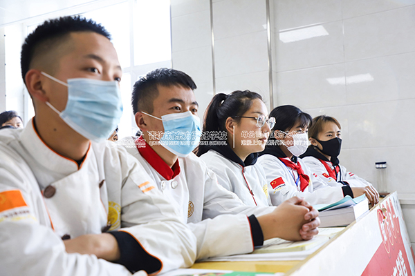 中餐学生上课中